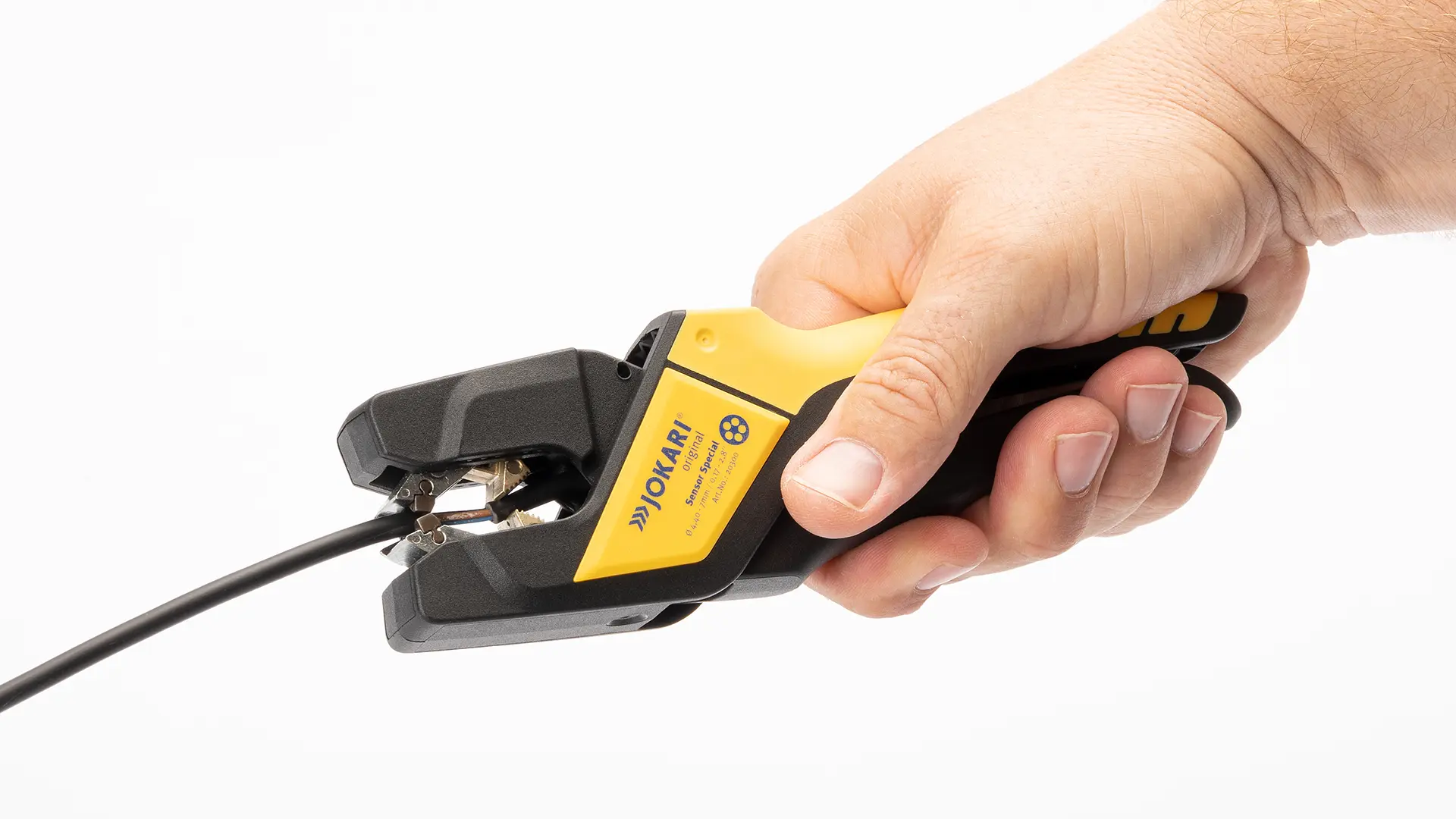 Automatische Absiolierzange Sensor Speical von Jokari in Anwendung