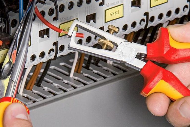 Kabel abisolieren – Profi-Tipps für einfaches Absiolieren und Abmanteln