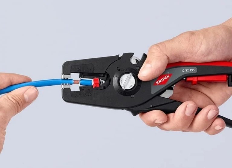 PreciStrip stripping pliers by Knipex in action