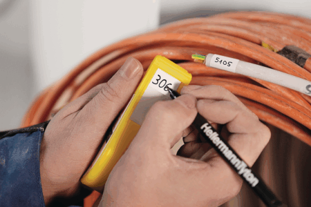 Labelling in Industry 4.0 : Technological innovation and digitalisation at HellermannTyton