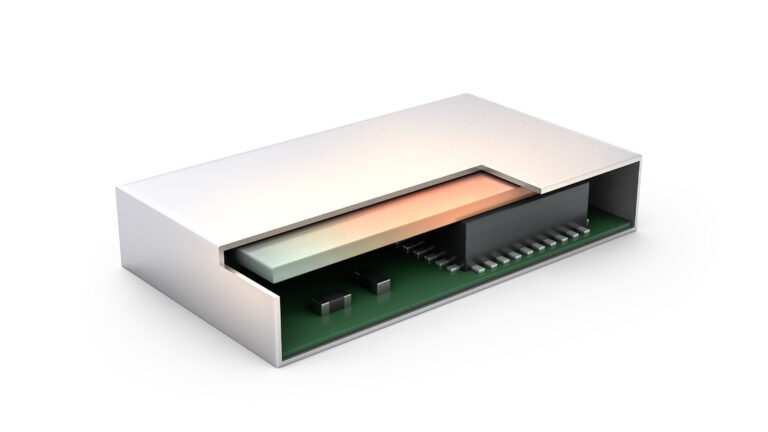 3D sectional view of an electronics housing: A heat-conducting heat spreader material distributes the heat from an electronic component evenly across the surface of the housing for efficient cooling.